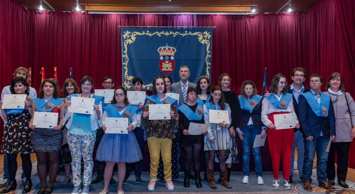 Burgos-Graduacion-curso-2018-2019-Foto-de-Alumnos-1.jpg