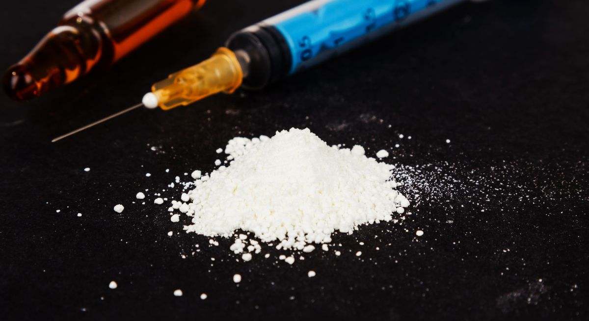 Drogas encima de la mesa