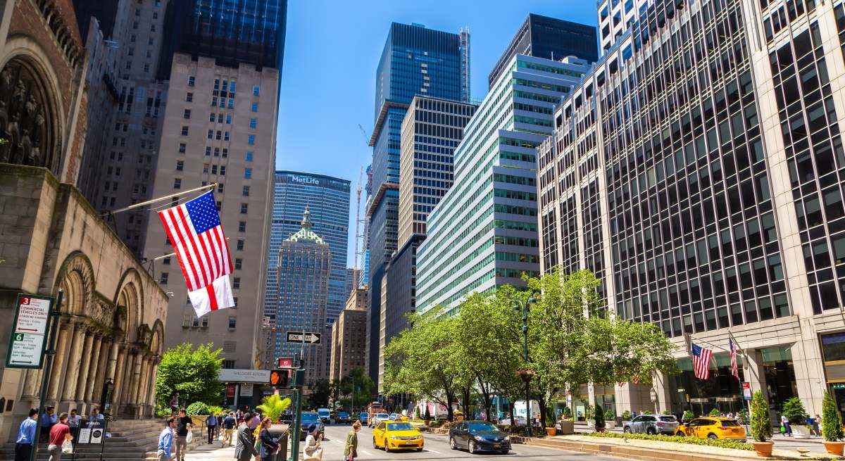 eeuu-bandera-nuevayork-oficinas-dreamstime.jpg