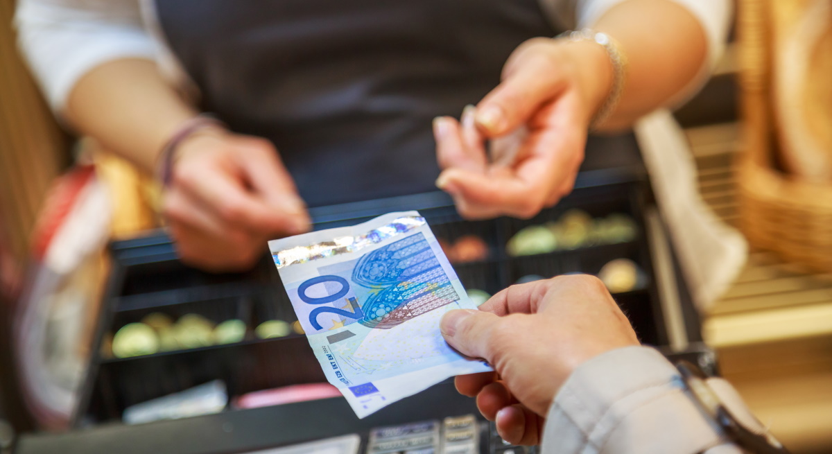 uso-efectivo-espana-istock.jpg