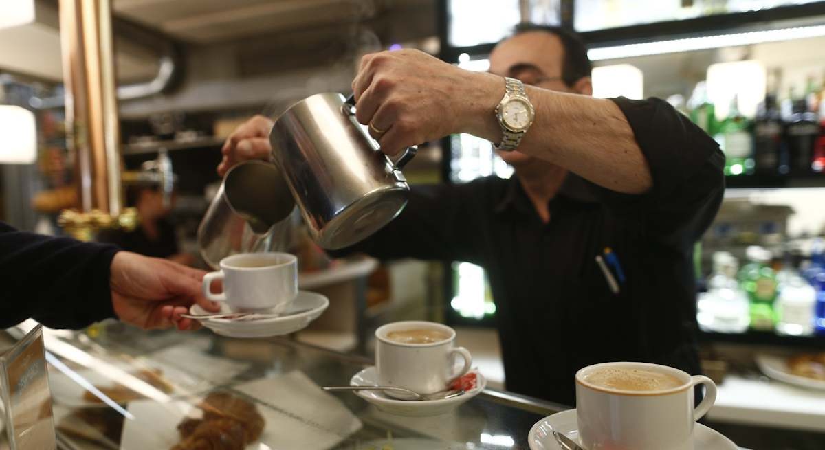 camarero-cafes-EP.jpg