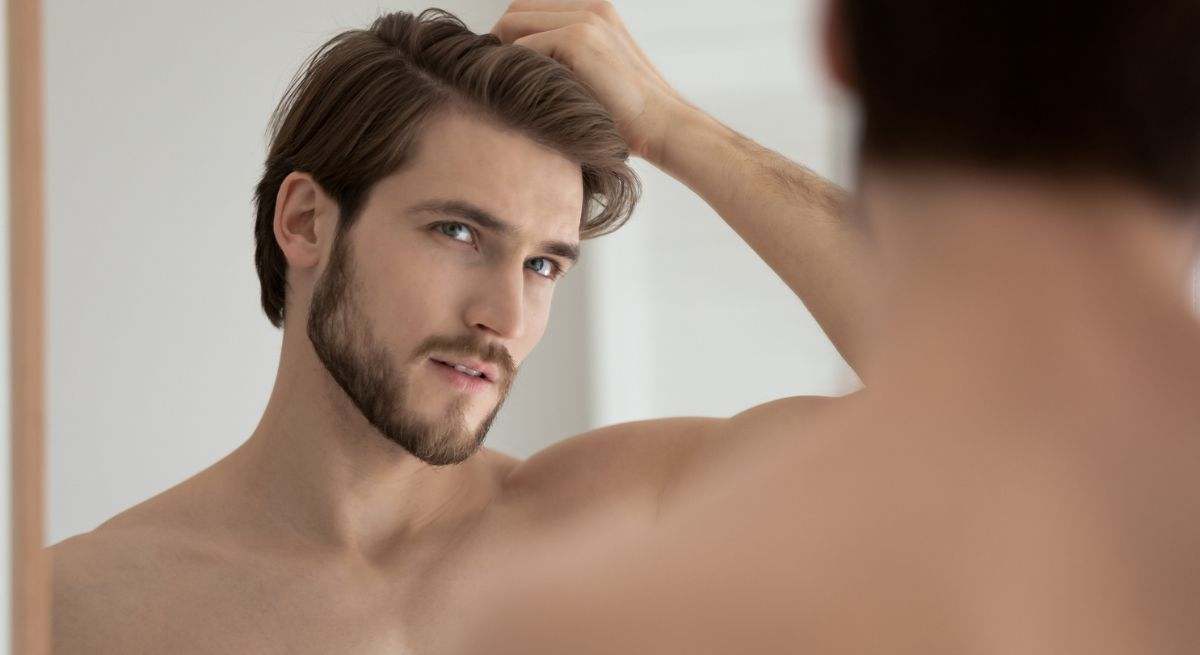 La técnica más profesional que usan las personas que quieren cubrir las canas sin recurrir a tintes, según Víctor del Valle