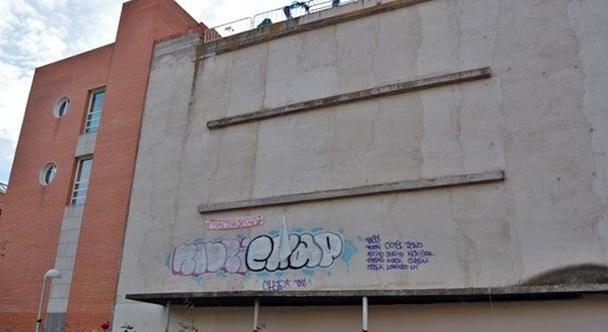 Fachada del edificio del Teatro Almendrales.