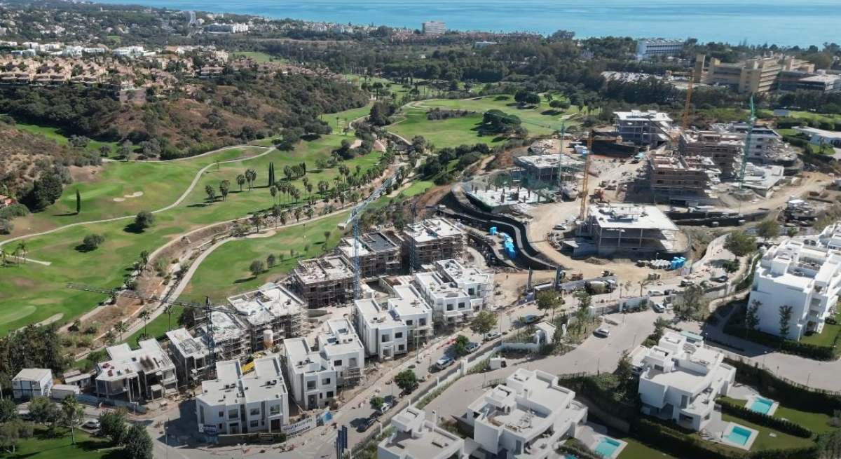 Imagen-aerea-del-proyecto-Soul-Marbella-Sunshine-de-AEDAS-Homes-en-Marbella-el-primer-proyecto-de-viviendas-en-Espana-con-aluminio-100-reciclado-posconsumo.jpg