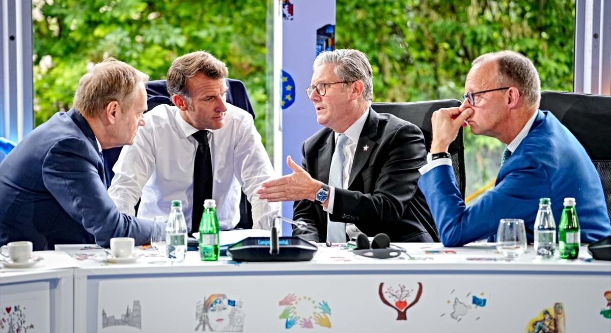 De izquierda a derecha, el primer ministro de Polonia, Donald Tusk; el presidente de Francia, Emmanuel Macron; el primer ministro británico, Keir Starmer; y el canciller de Alemania, Friedrich Merz / EP