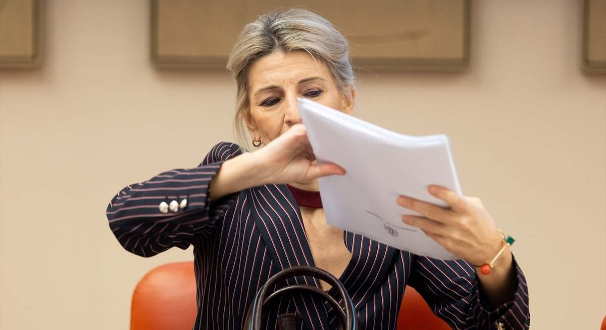 yolanda-diaz-papeles-ep