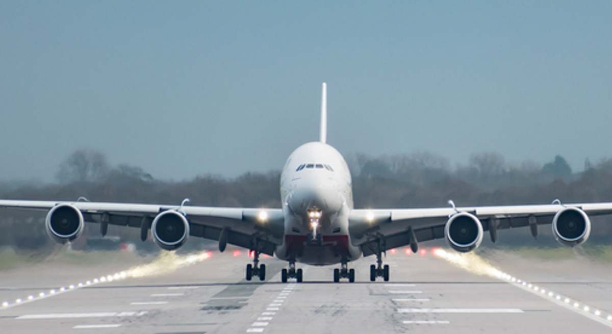 avion-dreamstime-1200.jpg