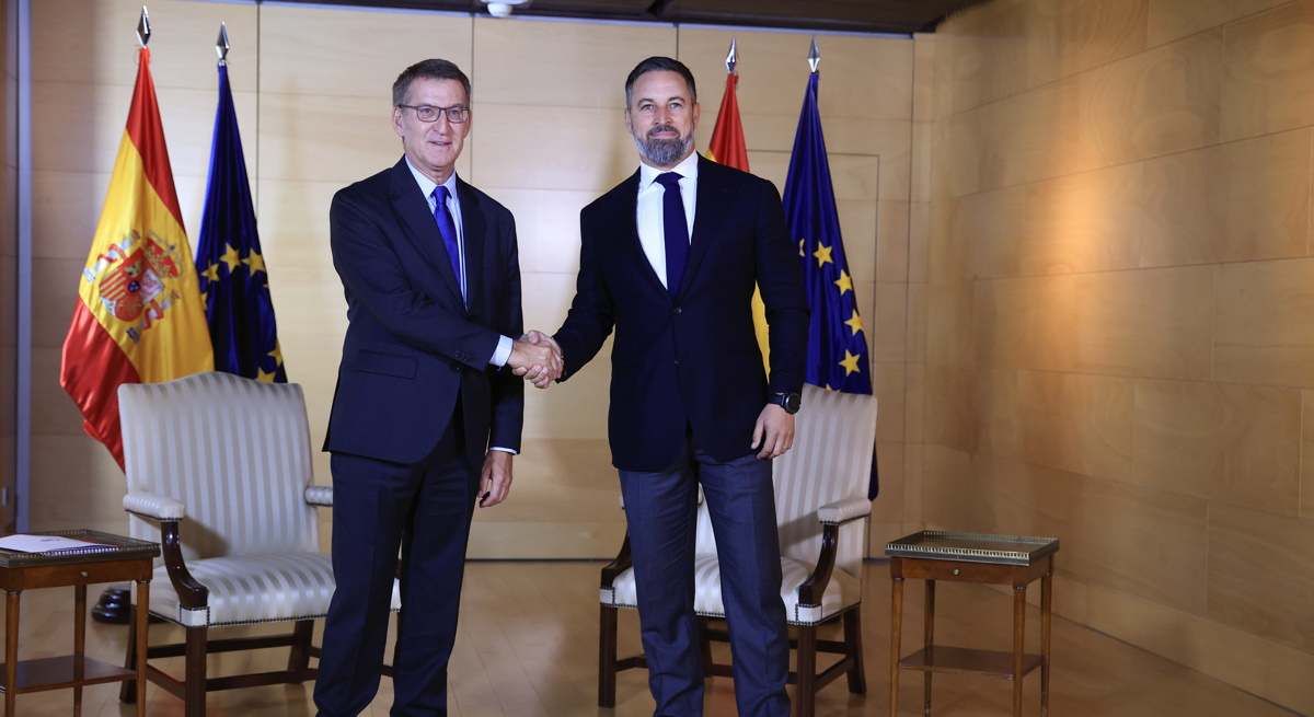 feijoo-abascal-apreton-manos-efe.jpg