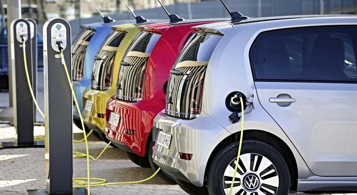 Varios coches eléctricos