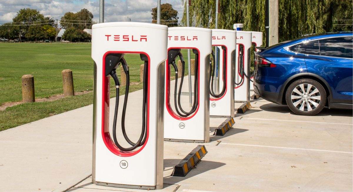 tesla-regala-recarga-electrica-dreamstime.jpg