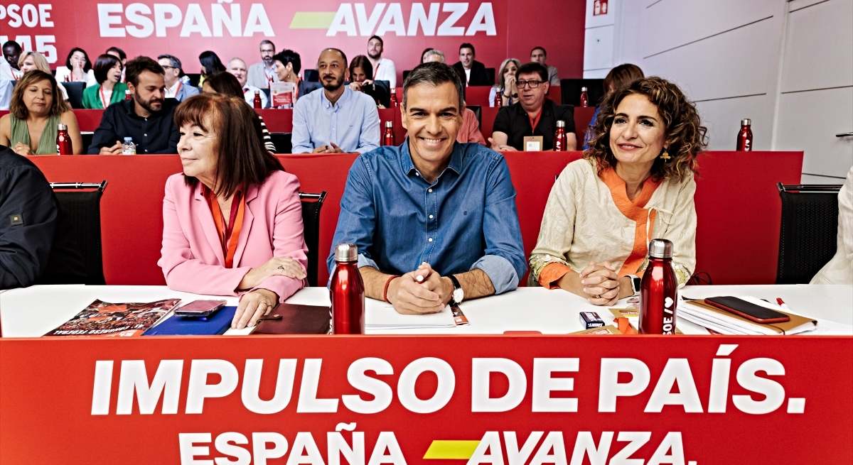 Pedro Sánchez con Cristina Narbona y María Jesús Montero en la reunión del Comité Federal del PSOE / EP