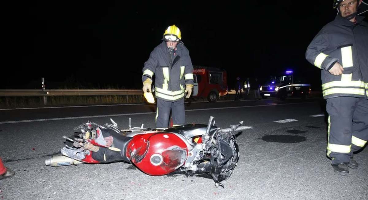 Un toco de madera produjo el accidente de gravead al motorista en Quiroga.
