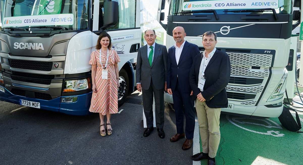 Iberdrola-y-AEDIVE-crean-la-alianza-para-la-electrificacion-del-transporte-pesado-por-carretera-en-Espana-3.jpg