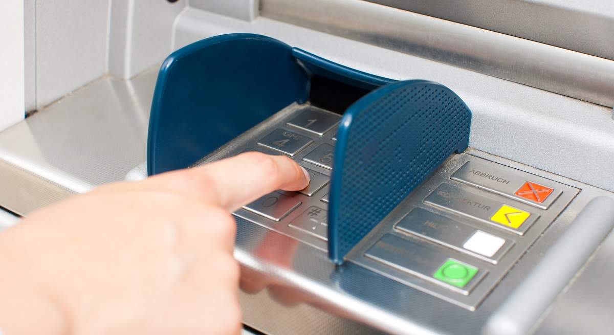 cajeros-banca.jpg