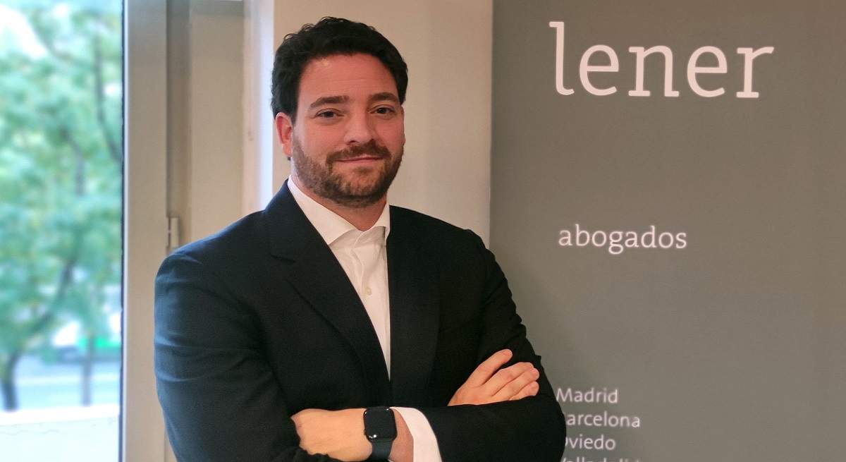1200-x-655-Carlos-Garcia-Agustin-nuevo-socio-del-departamento-de-Derecho-Mercantil-eE.jpg