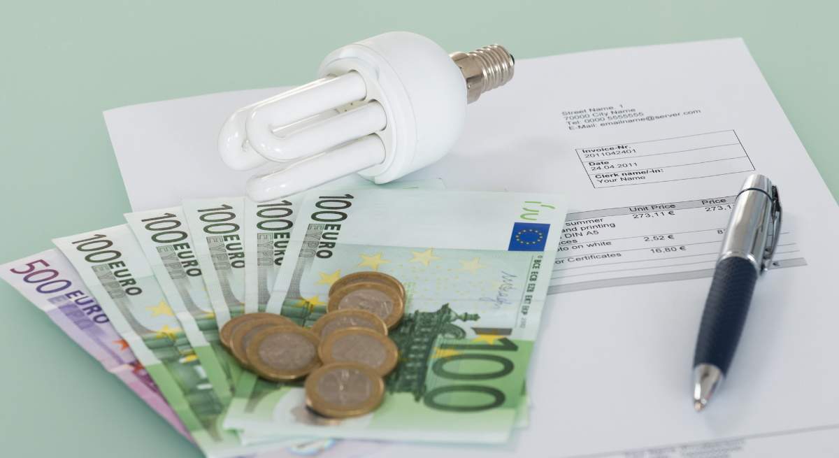 bombilla-luz-euros-factura-dreamstime.jpg