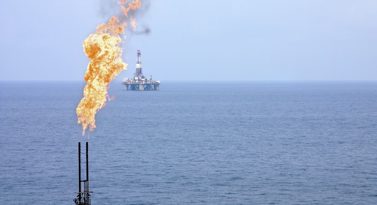 plataforma-petroleo-fuego.jpg