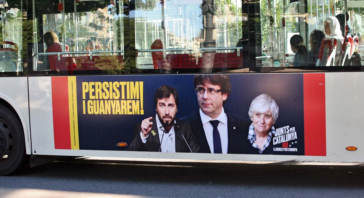 1200-x-655-Carteles-de-campana-electoral-de-Junts--con-Puigdemont-Kuis-Moreno.jpg
