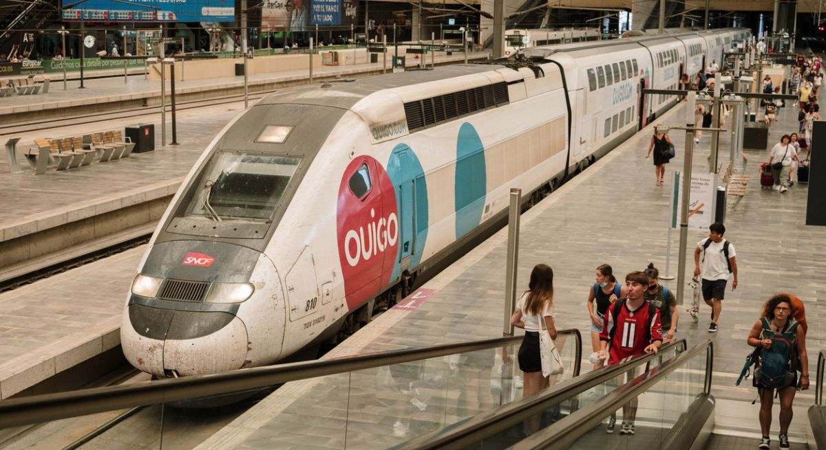 Tren de Ouigo en una estación