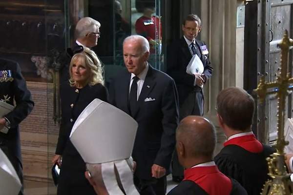 Joe Biden y su mujer llegan al funeral de Isabel II en La Bestia, su  limousina blindada