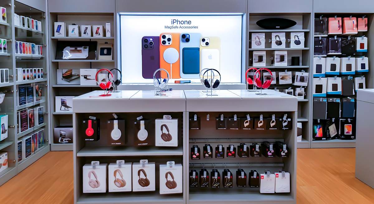 tienda-telefonos-apple-iphone-dreamstime-1200x655.jpg