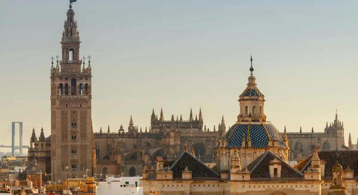 lagiraldasevilla.jpg