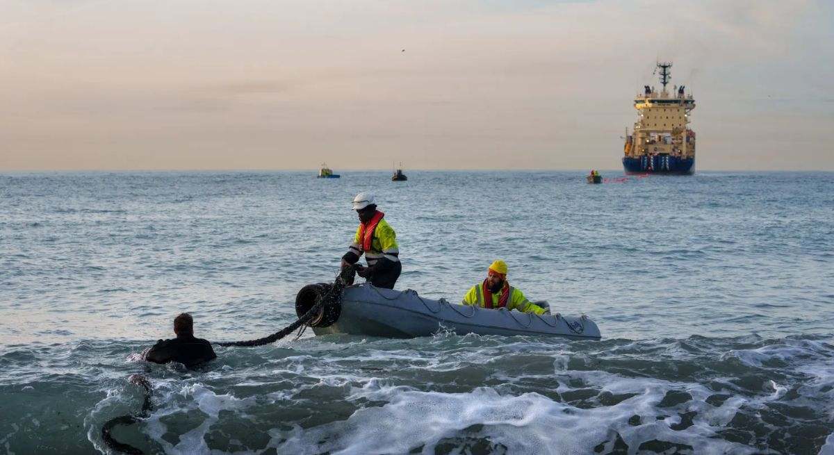 Proceso de tendido de un cable submarino