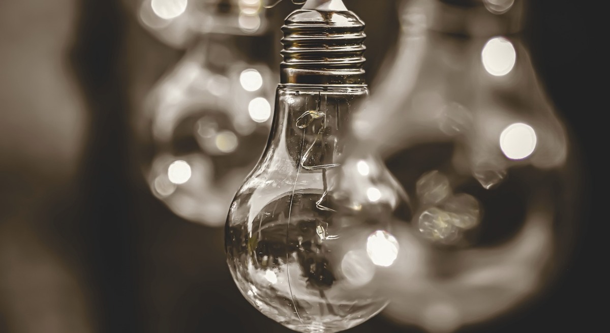 lightbulb-g494b3a09e_1280-1.jpg