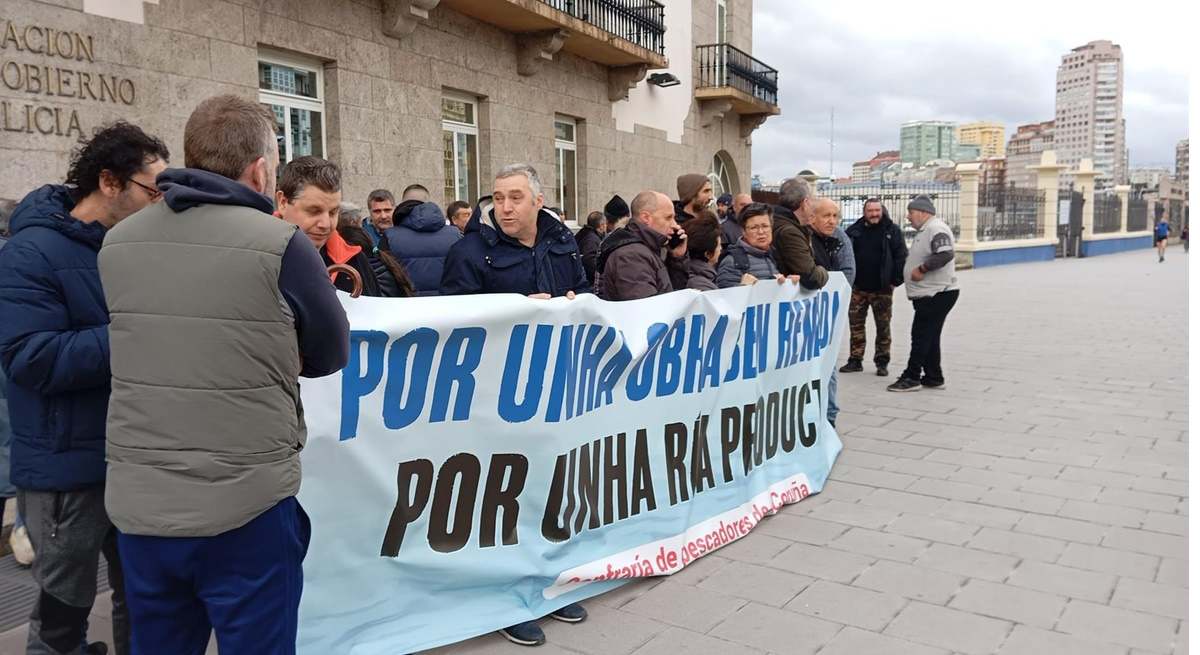 Mariscadores de la Ría do burgo en A Coruña.