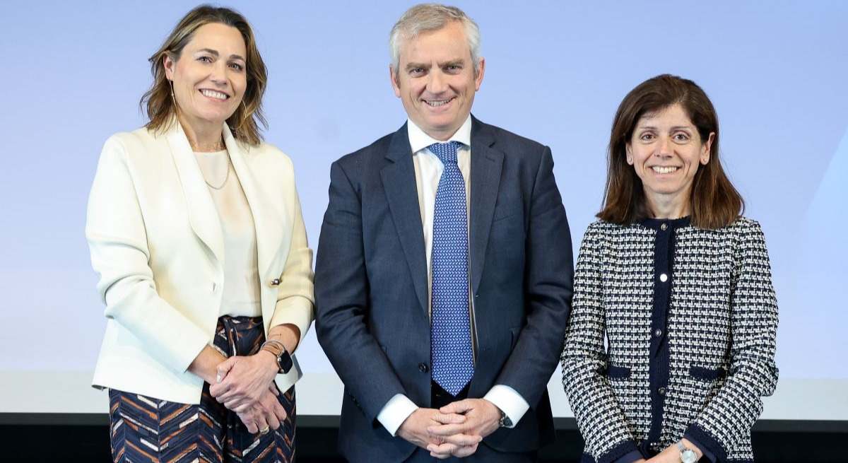 Guadalupe Hernández, directora de la Territorial Noroeste de BBVA; José García Casteleiro, director de Banca de Empresas e Instituciones de BBVA en España; y Begoña Cuetos, directora regional Noroeste de BBVA