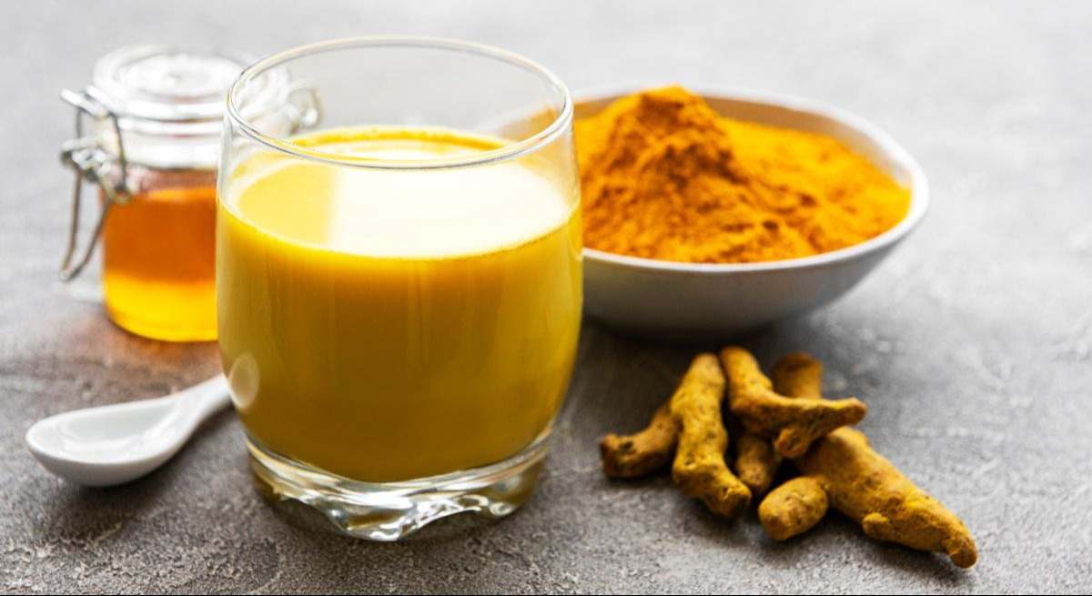 Leche de miel y cúrcuma