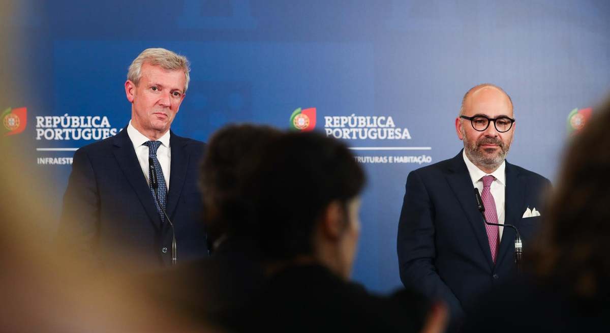 El presidente de la Xunta, Alfonso Rueda, se reúne con el ministro portugués de Infraestructuras, Miguel Pinto
