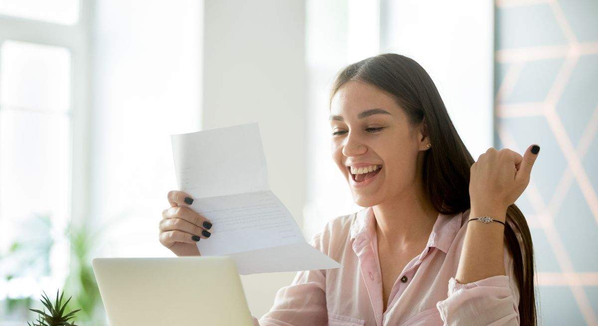 mujer-directorio-dreamstime.jpg