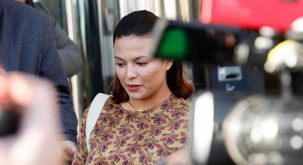 Elisa Mouliaá en los Juzgados