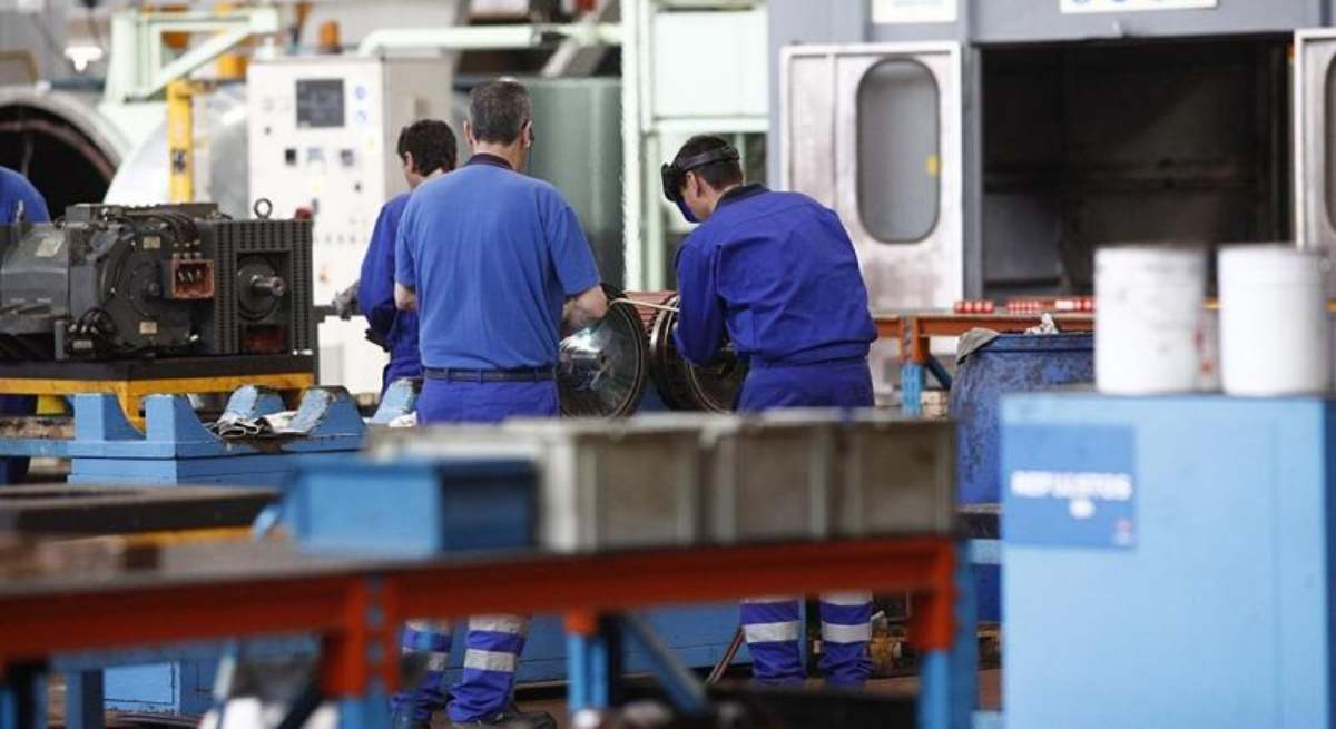 Empleados en su lugar de trabajo / EP