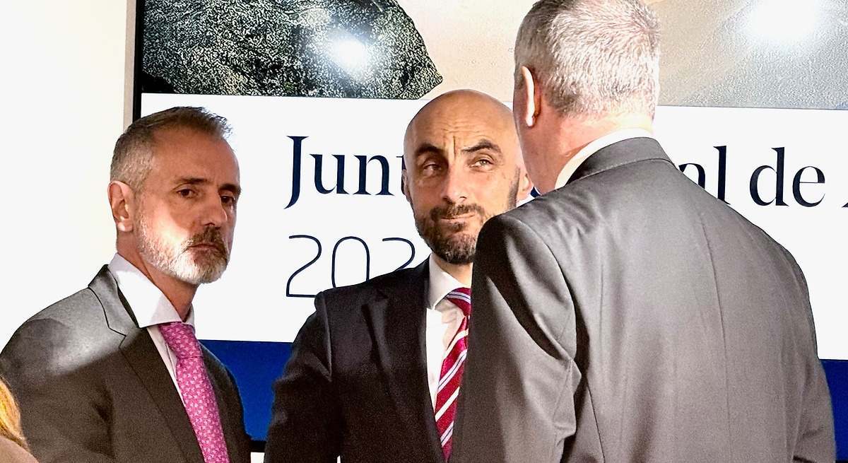 Marc Murtra, Luis Abril y José Vicente de los Mozos, presidente, director general y CEO de Indra, respectivamente.