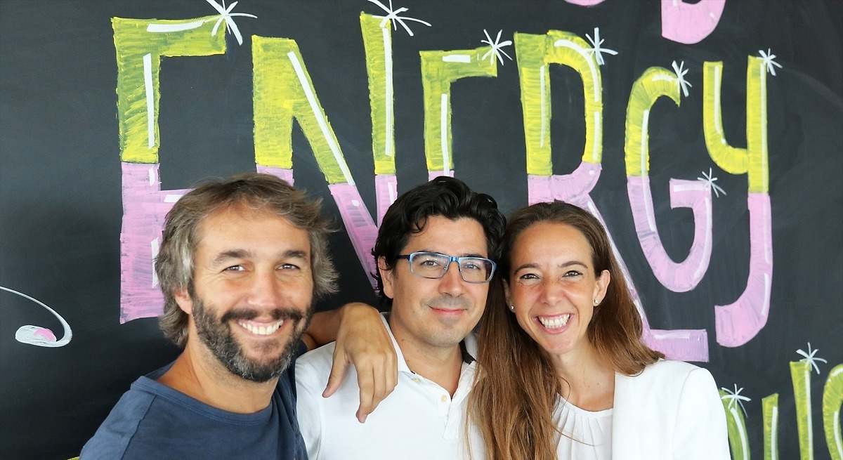 Los fundadores de Holaluz, de derecha a izquierda: Oriol Vila, Ferran Nogué y Carlota Pi. EE