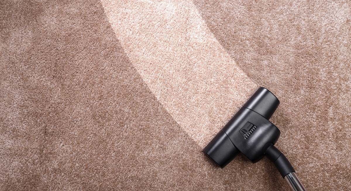 La técnica para dejar a punto las alfombras.