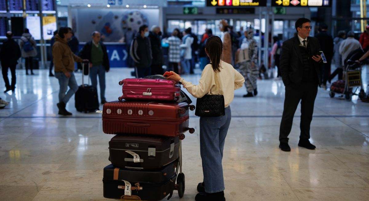 Aena_chica_aeropuerto.jpg