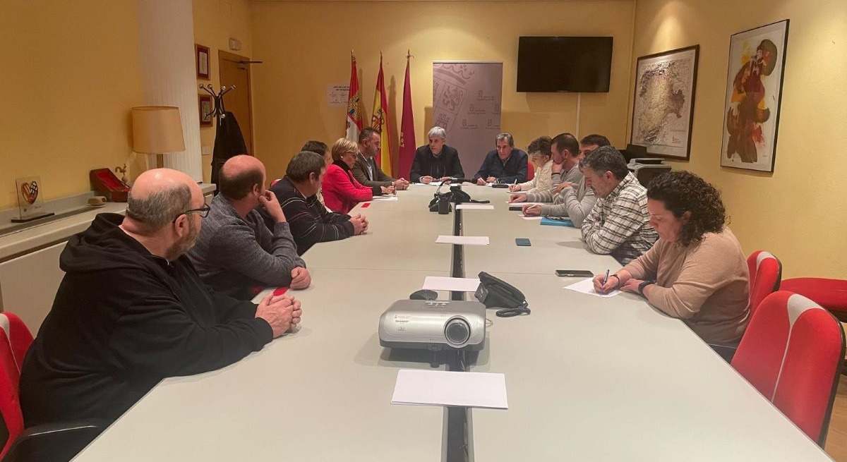 Reunión del delegado territorial de la Junta con ganaderos y alcaldes de la montaña leonesa