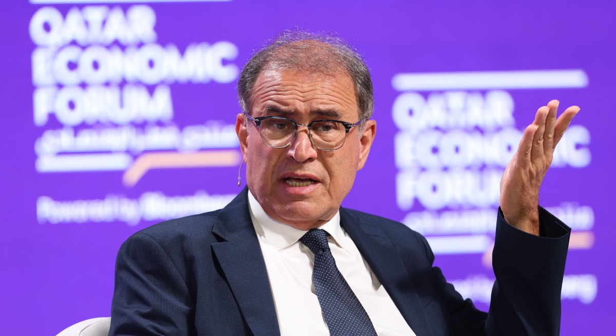 roubini-manos-guerras.jpg