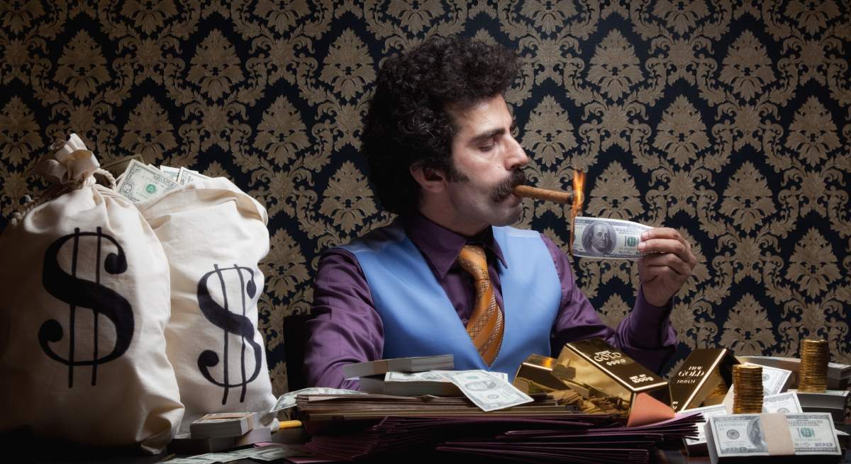 millonario-quema-dinero-istock.jpg