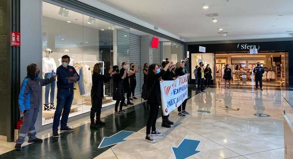 Protesta de la palntilla de H&M en As Termas.