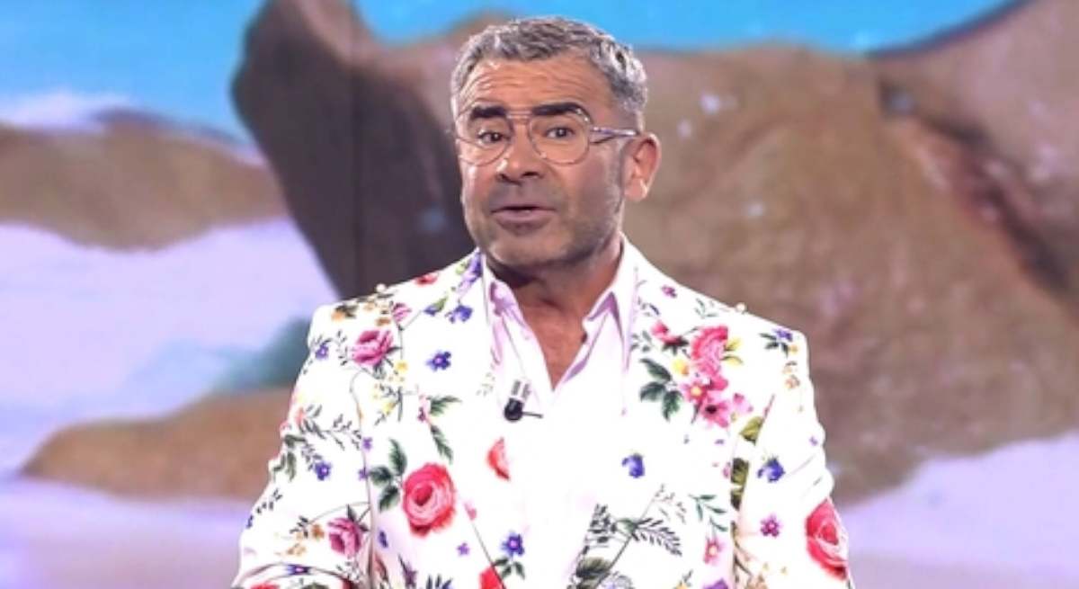 El fallo garrafal de Jorge Javier en plena final de 'Supervivientes': un micro abierto le traiciona y cuela información del exterior