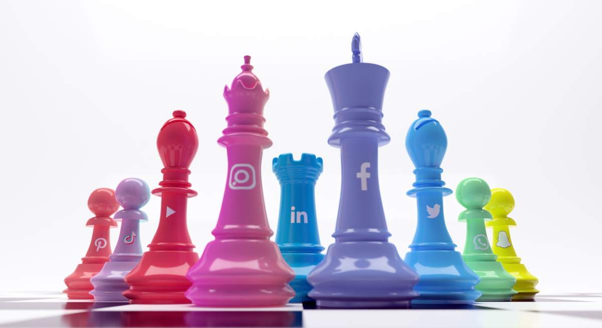 Redes-sociales-ajedrez-colores-dreamstime.jpg