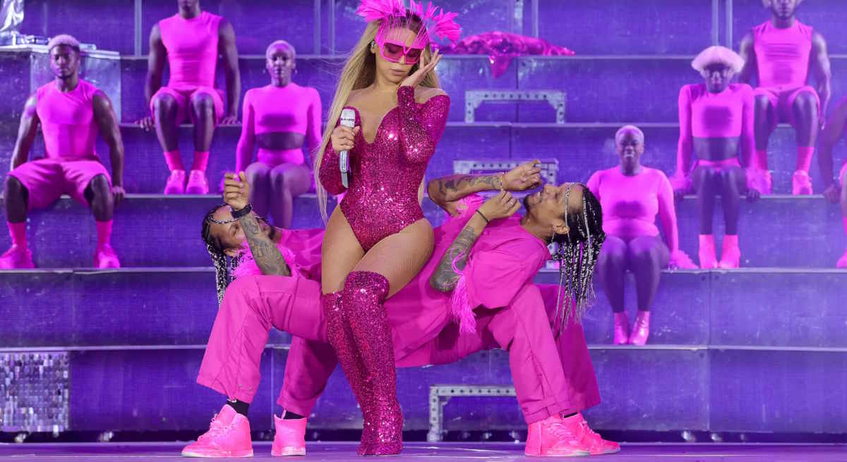 Beyoncé, de Valentino durante la gira Renaissance.