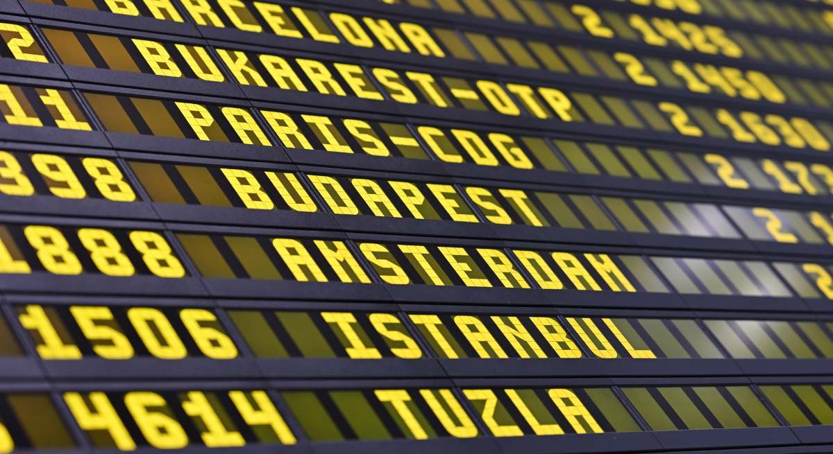 El truco para encontrar la puerta de embarque del avión.