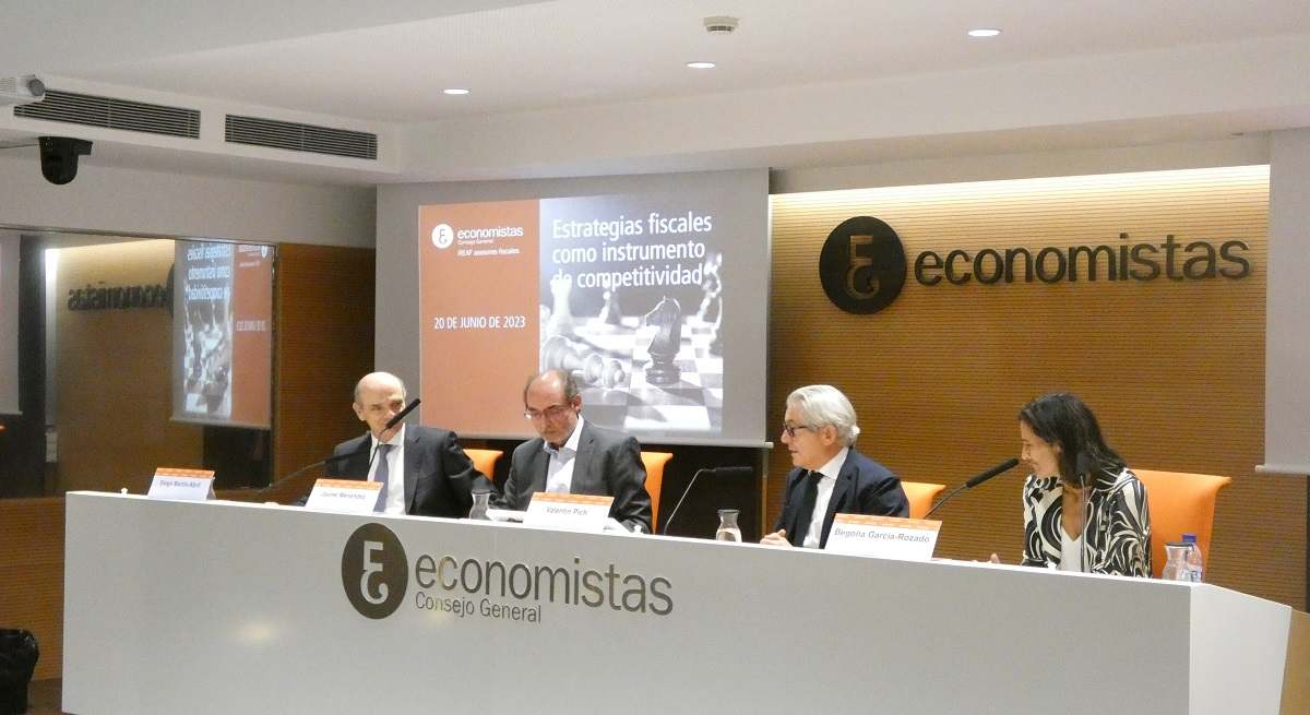 Foto-sesion-CGE-Estrategias-fiscales-como-instrumento-de-competitividad.JPG