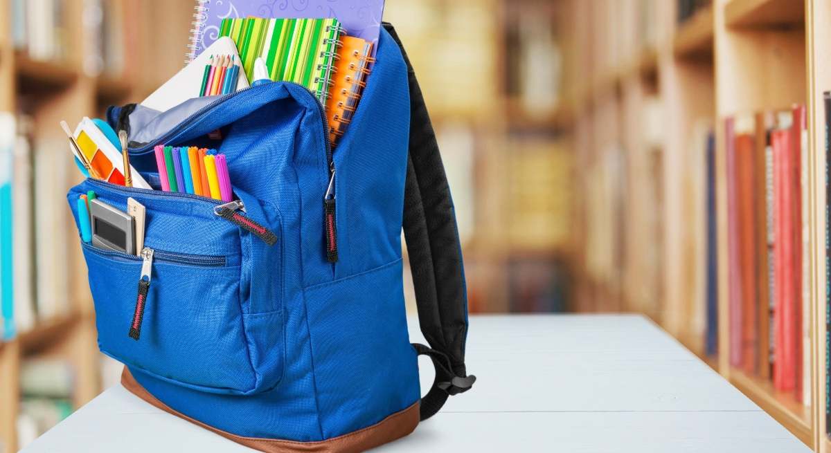 mochila-material-escolar.jpg