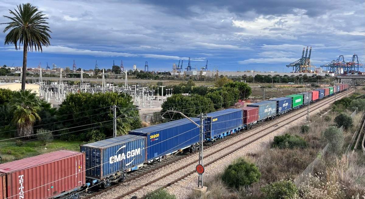 Trenes-puerto-Valencia.jpeg